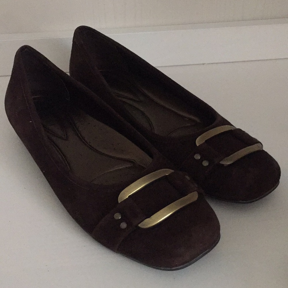 Women’s brown suede flats